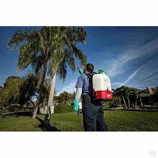 MILWAUKEE M18™ SWITCH TANK™ 4-Gallon Backpack Sprayer Kit 2820-21PS