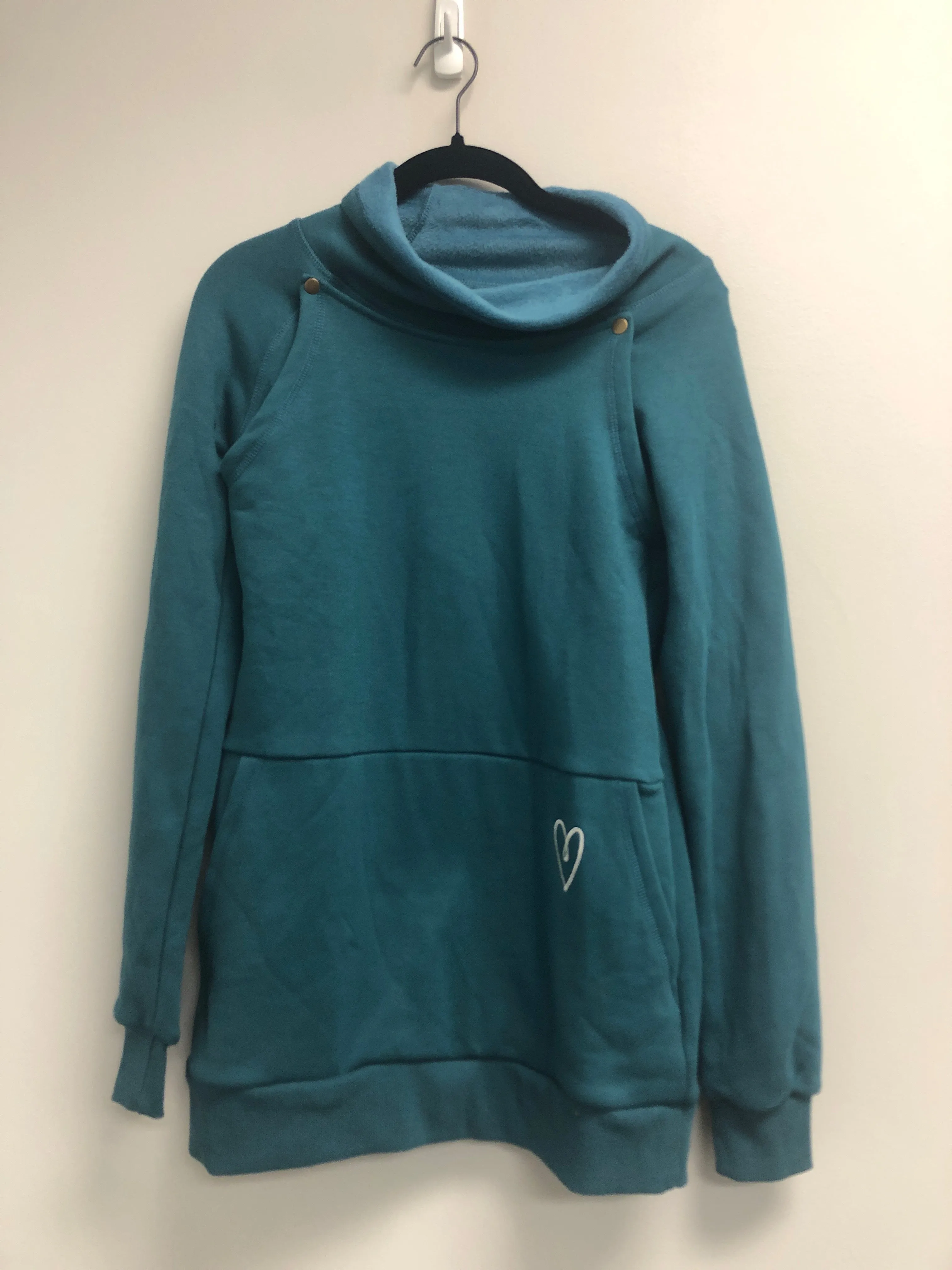 Outlet 6854 - Latched Mama Embroidered Harbor Snap Nursing Pullover - Peacock - Extra Small