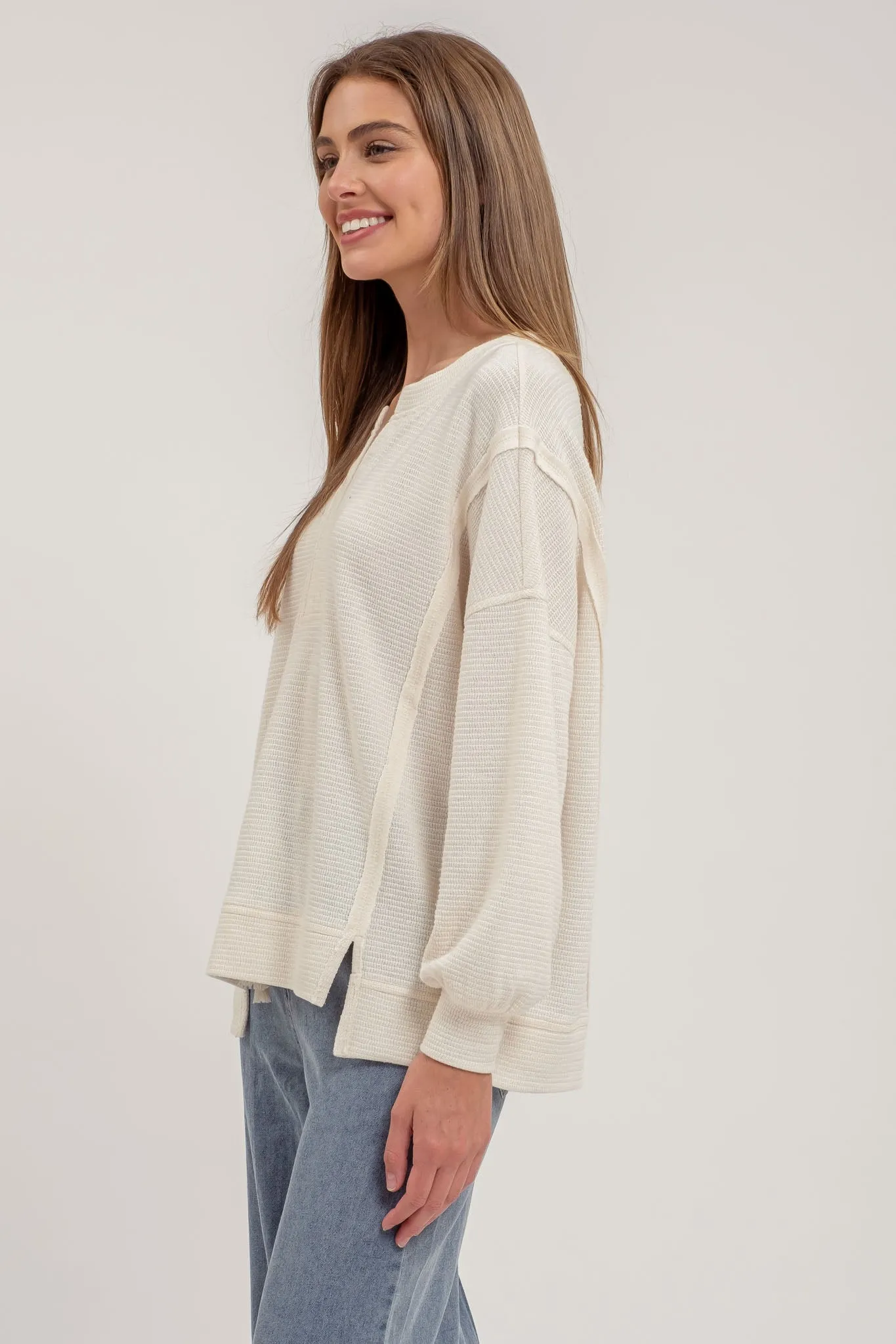 SPLIT NECK EXPOSED SEAM LONG SLEEVE KNIT TOP