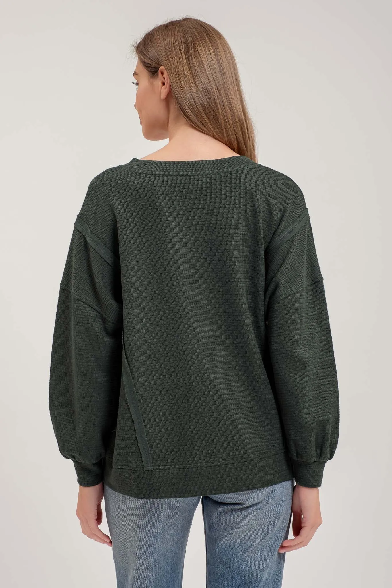 SPLIT NECK EXPOSED SEAM LONG SLEEVE KNIT TOP