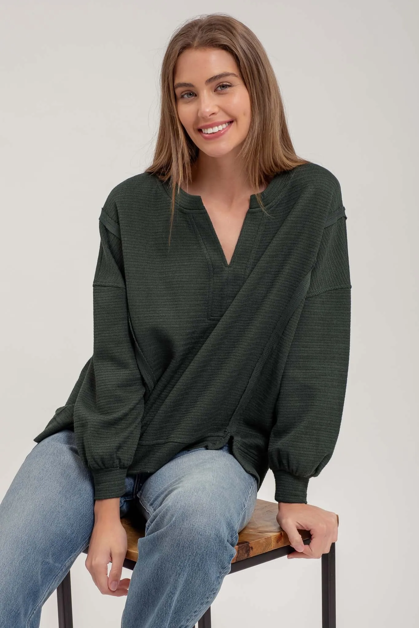 SPLIT NECK EXPOSED SEAM LONG SLEEVE KNIT TOP
