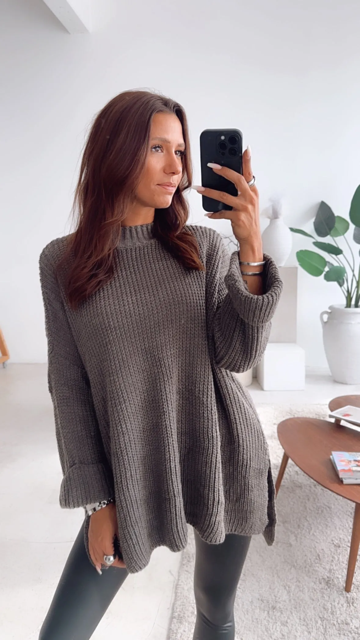 Stehkragen Oversize  Pullover mit Schlitz / braun - grau  Art. 5001
