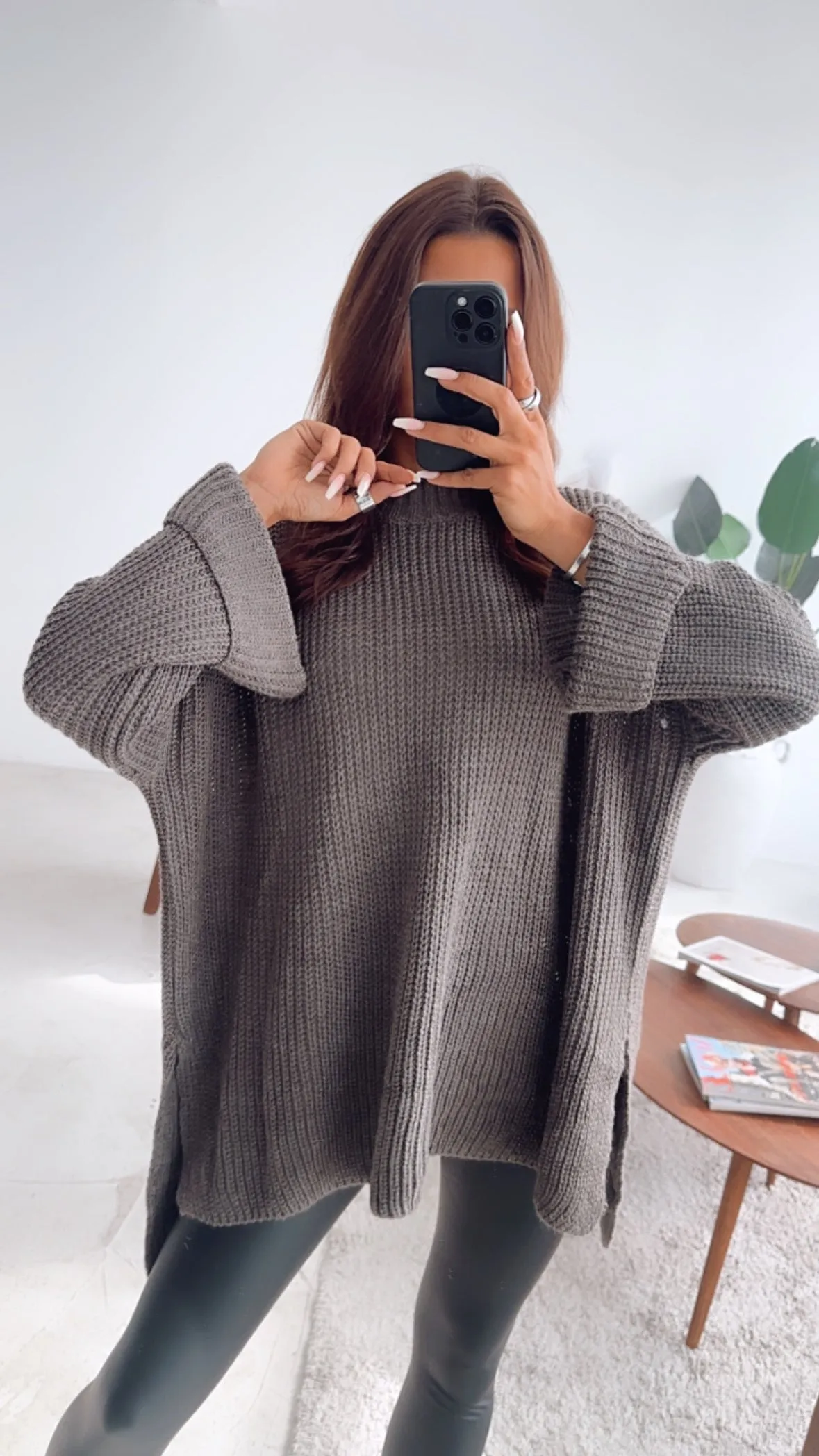 Stehkragen Oversize  Pullover mit Schlitz / braun - grau  Art. 5001